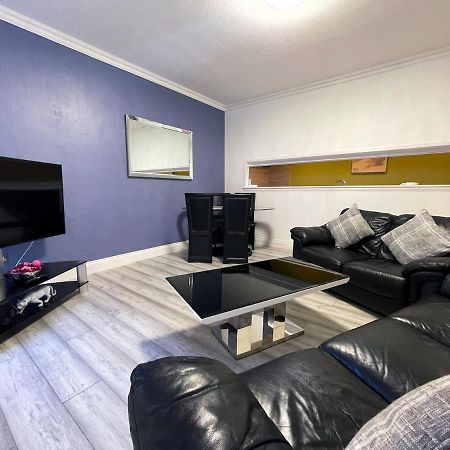 Recently Refurbished Two Bedroom Apartment, Central Location! Glasgow Eksteriør billede