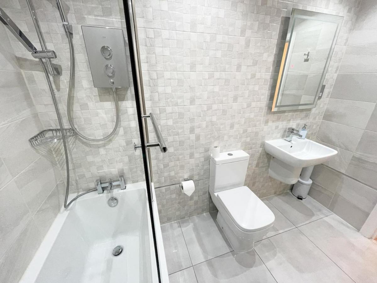 Recently Refurbished Two Bedroom Apartment, Central Location! Glasgow Eksteriør billede