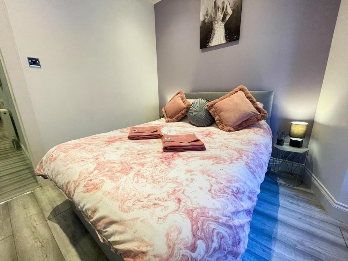 Recently Refurbished Two Bedroom Apartment, Central Location! Glasgow Eksteriør billede